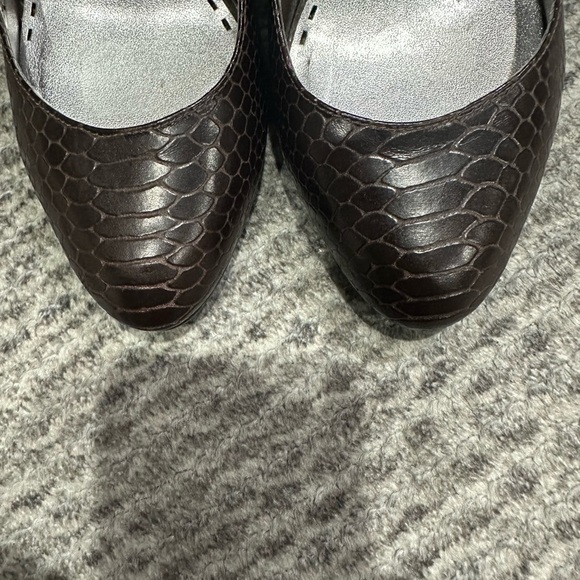 Gianni Bini Brown Athens Heel - Picture 2 of 7